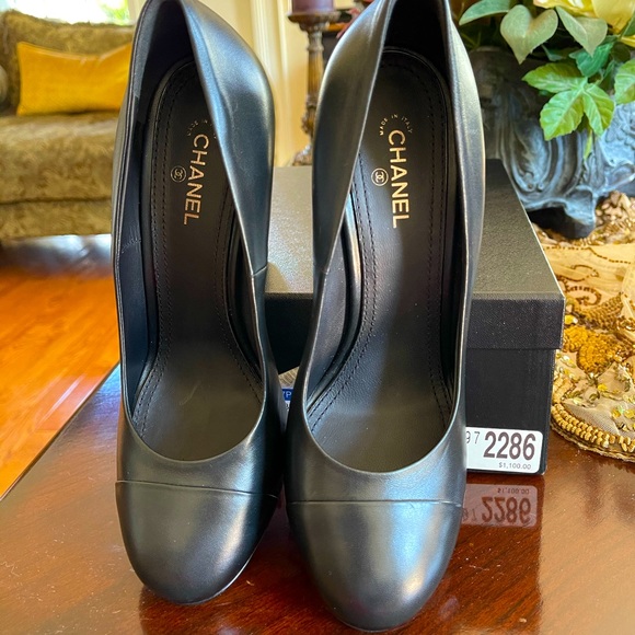 Chanel Shoes Pumps Heels CC Logo Pearls  New  100% Authentic - Picture 9 of 15